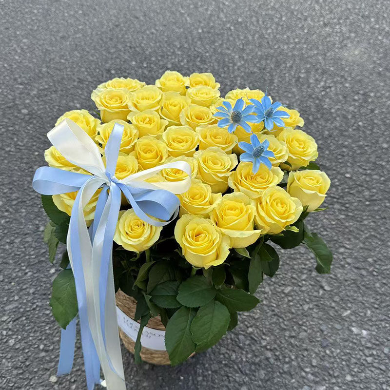 【小时达】99朵红玫瑰法式草编抱抱桶生日花束鲜花速递同城送女友,淘宝优惠券,粉丝福利购,淘宝优惠卷