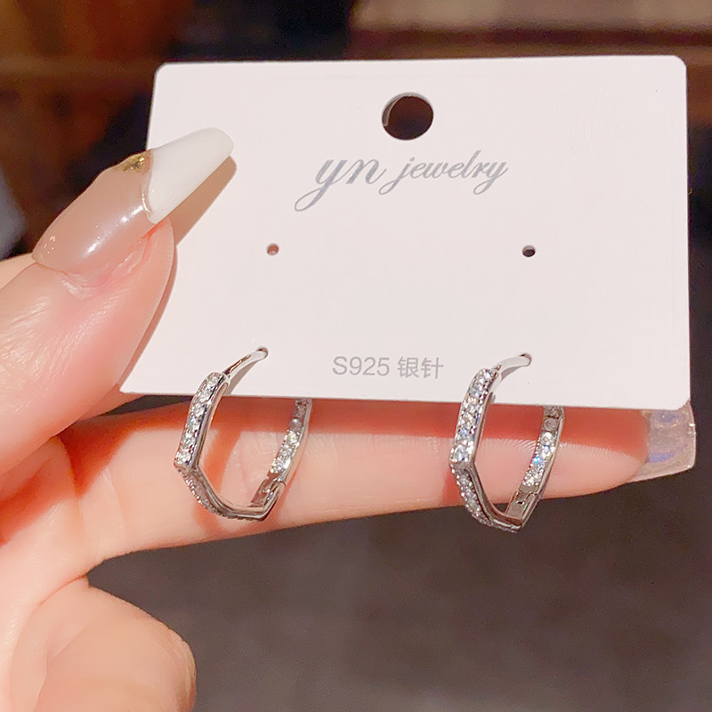 日韩百搭时尚满钻几何耳扣2025年气质简约小众设计感高品质耳环,淘宝优惠券,粉丝福利购,淘宝优惠卷