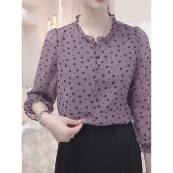 ເສື້ອຢືດ Chiffon polka-dot ຊັ້ນສູງສໍາລັບແມ່ຍິງ 2024 ລະດູໃບໄມ້ປົ່ງແລະລະດູຮ້ອນ ຮູບແບບໃຫມ່ວ່າງ slimming light ແລະຄົນອັບເດດ: ແຂນສາມສ່ວນສີ່ສີ່ຫລ່ຽມຄໍຮອບ