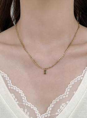 2025年新款小众设计感法式复古橄榄绿项链ins简约小方钻锁骨链女