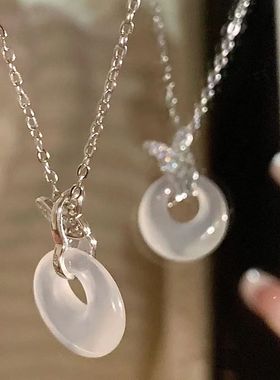 蝴蝶平安扣项链女轻奢小众高级感设计ins学生温柔锁骨链闺蜜礼物