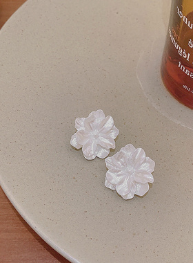 S925银针白色花朵耳钉