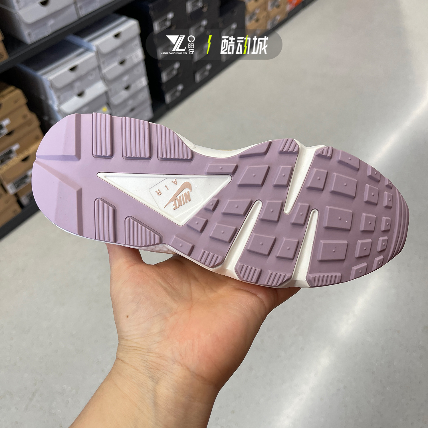 正品NIKE耐克AIR HUARACHE女子华莱士运动休闲跑步鞋 DQ4990-104-图2