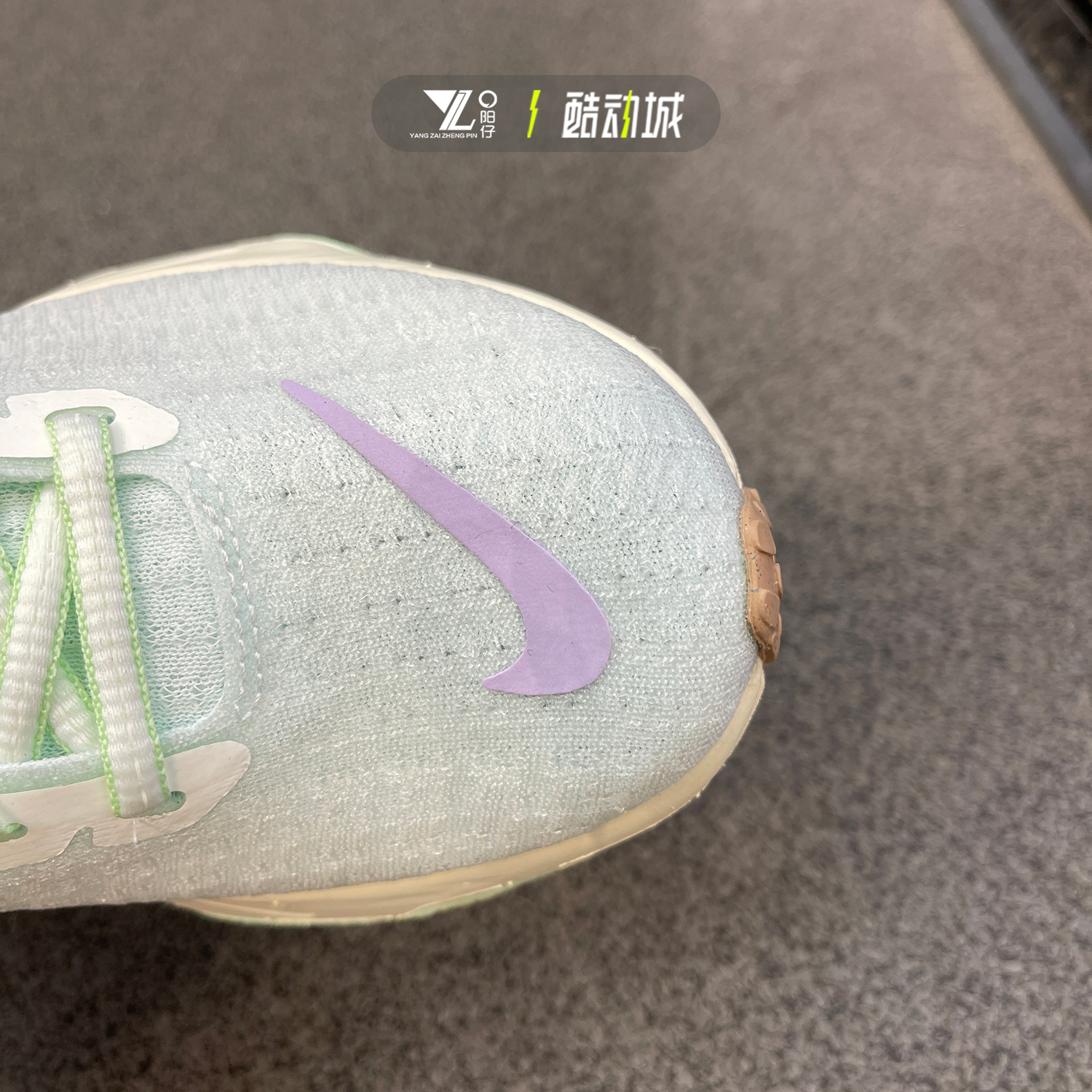 NIKE耐克ZOOMX INVINCIBLE RUN FK 3女透气运动跑步鞋 HF5729-391 - 图1