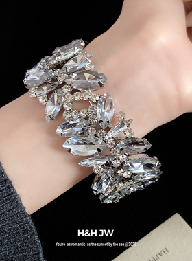 新款镶钻蝴蝶时尚开口手镯臂环个性冷淡风气质手环轻奢高级感手饰