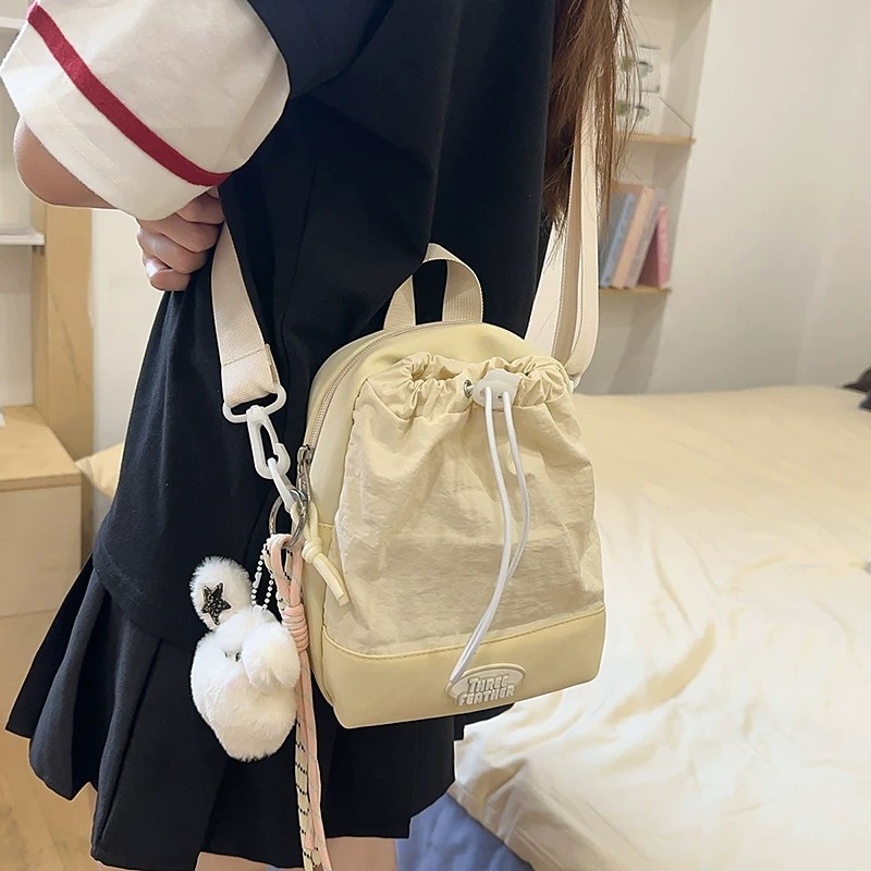 Niche design water cup bag mobile phone bag water bottle bag water cup portable bag casual cute one-shoulder cross-body small bag for women
