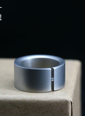 CUT丰塔纳裂隙钛钢镶嵌宝石戒指