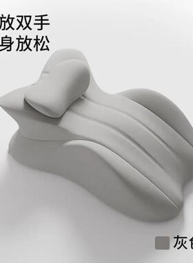 床上趴睡枕床头躺玩手机