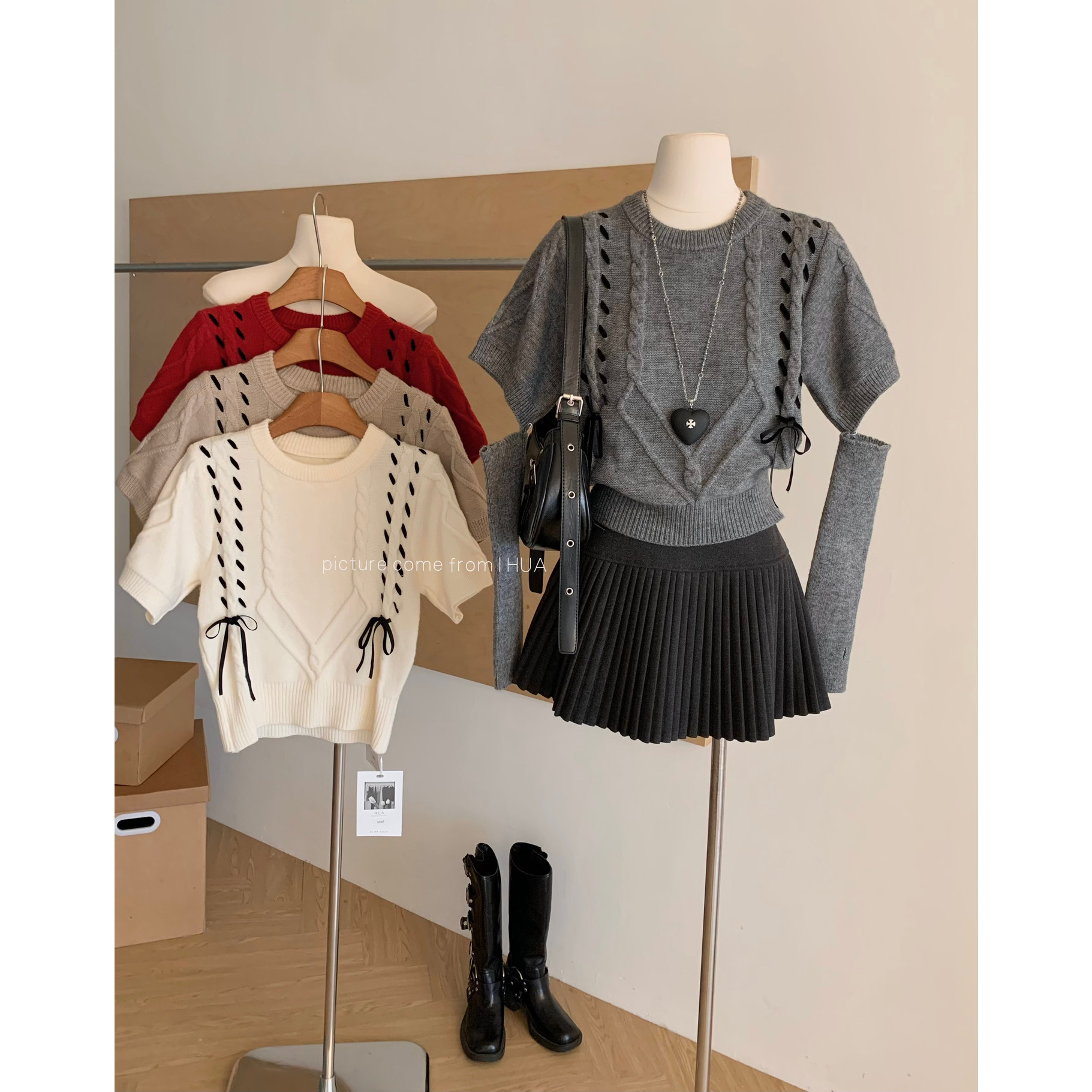 冬季圣诞氛围感穿搭巨好看上衣慵懒松弛感圆领红色袖套针织毛衣女,淘宝优惠券,粉丝福利购,淘宝优惠卷