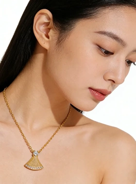 时尚轻奢小裙子扇形项链女新款轻奢高级感颈链精致百搭锁骨链