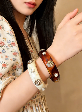 法式宫廷树脂贝壳珍珠手环女生波西米亚复古海边手镯夸张手饰镯子