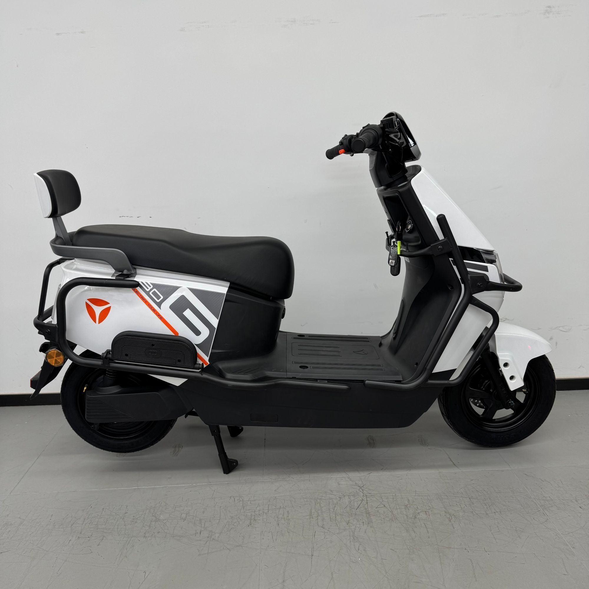 适用雅迪g30护杠G30s-M保险杠G30-M护杠电动车加厚加固尾架后货架 - 图2