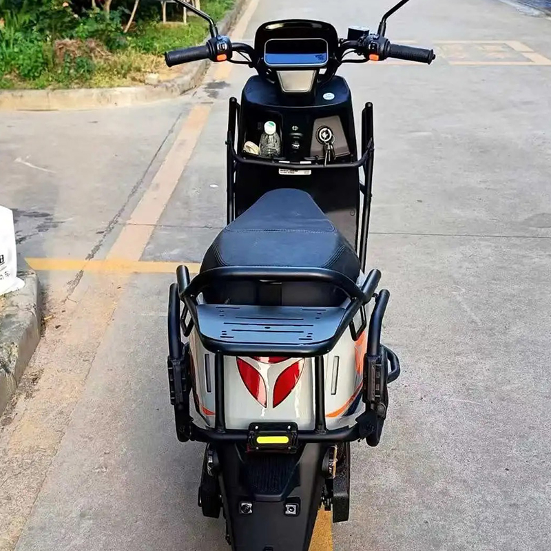 适用雅迪G30护杠G30lite-D/lite-H护杠保险杠加厚尾架货架带踏板 - 图1