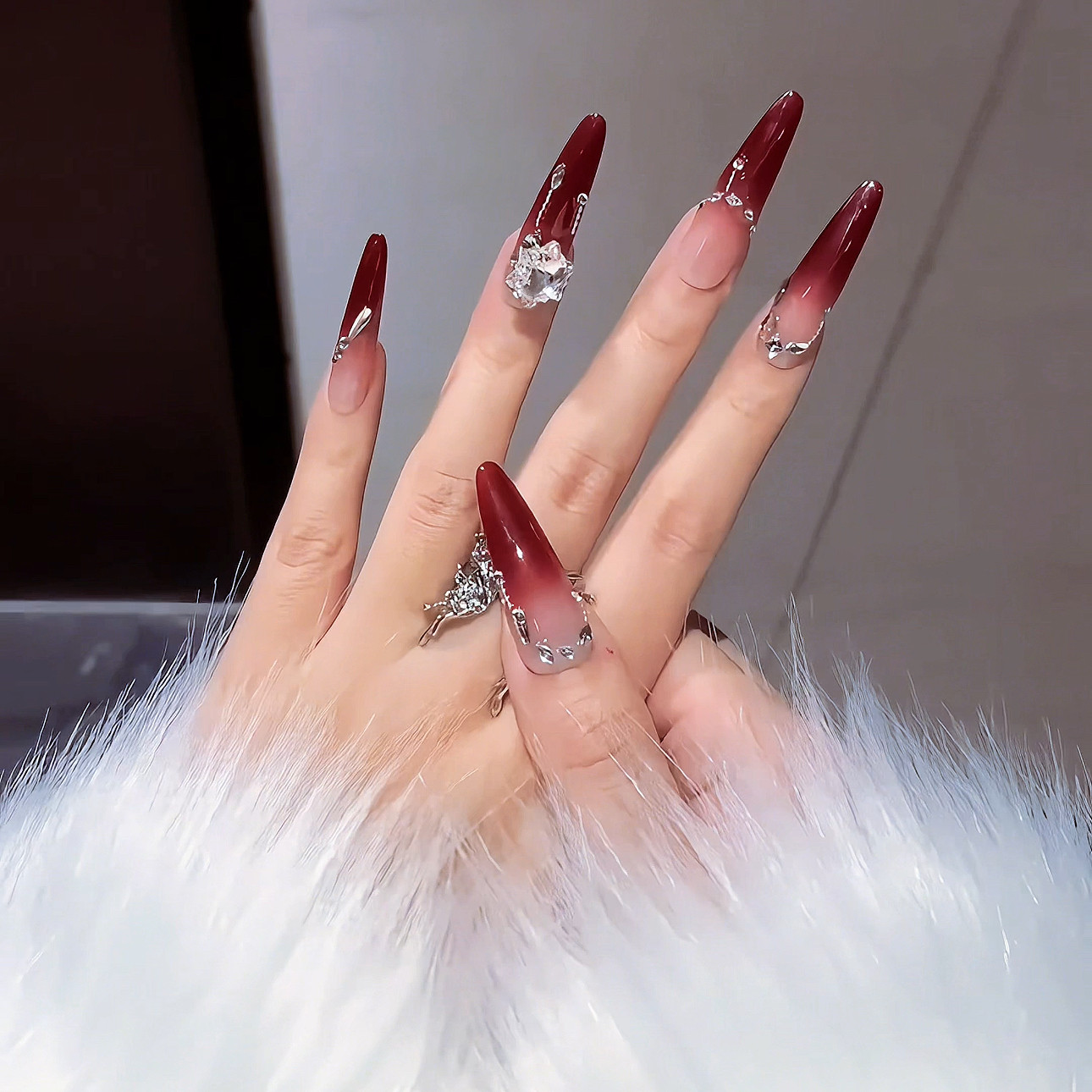 浪妞高级新年车厘子红氛围感喷枪渐变小钢珠红礼服高品质穿戴甲片,淘宝优惠券,粉丝福利购,淘宝优惠卷