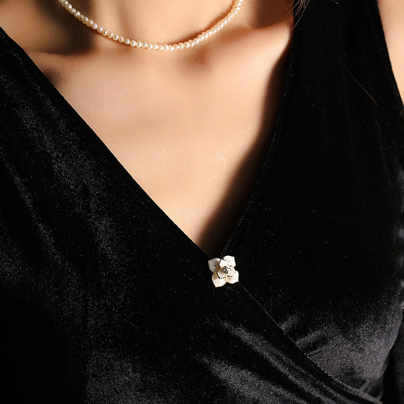 西凉妃子 韩版高级小香风山茶花胸针画油花卉领针防走光配饰别针,淘宝优惠券,粉丝福利购,淘宝优惠卷