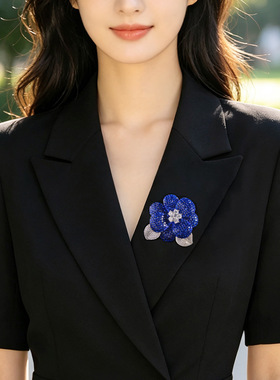 新品精工奢华蓝色水晶牡丹花胸针大气高颜值女神旗袍礼服通勤首饰