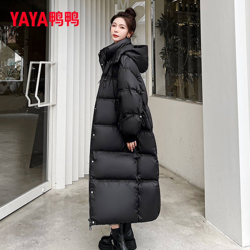 鸭鸭中国红色羽绒服女长款过膝2025年冬新款气质收腰加厚连帽外套