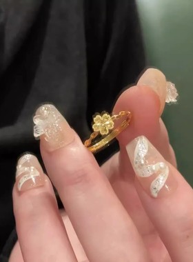 小红书爆款爆闪五叶小花戒指2025新款古法锤纹碎冰冰小金花指环