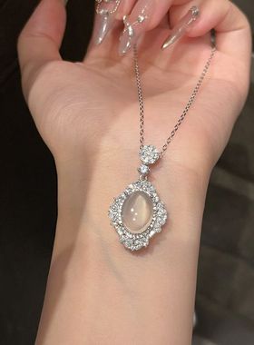 鸽子蛋玉髓项链配饰女款轻奢小众高级质感生日礼物毛衣链锁骨链