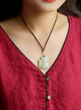 和田玉小狐狸白玉吊坠男女九尾狐项链合成仿玉石挂件送人礼物