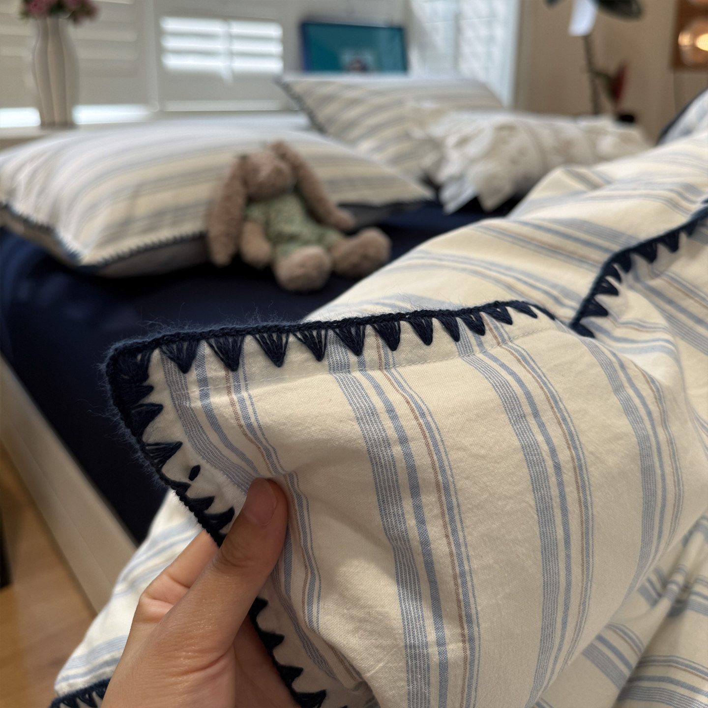 Light luxury shell edge bed four-piece set pure cotton 2026 bed sheet quilt cover student dormitory bedding three-piece set