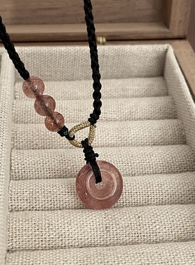 草莓晶平安扣黑绳情侣项链女生闺蜜夏锁骨链轻奢小众复古通勤挂绳