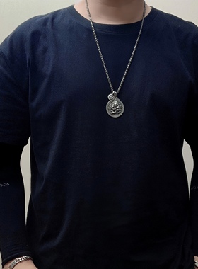 钛钢生肖辰龙吊坠项链男生个性嘻哈潮人时尚圆形龙牌挂饰毛衣链