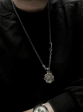原创高街项链男潮小众设计骷髅流浪币吊坠钛钢复古酷帅嘻哈毛衣链