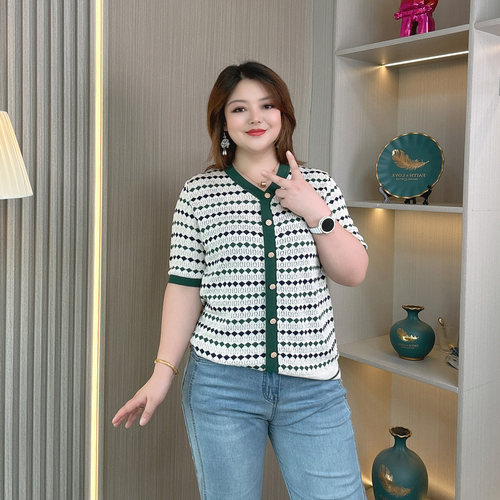 大码女装夏胖mm冰丝针织衫女士短袖t恤宽松遮肚子显瘦条纹v领上衣 - 图1