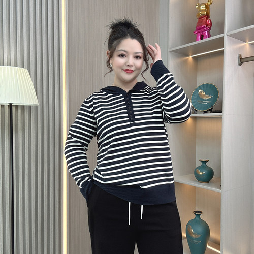 胖mm秋冬条纹连帽针织衫毛衣大码女装慵懒半开襟减龄舒适百搭帽衫 - 图1