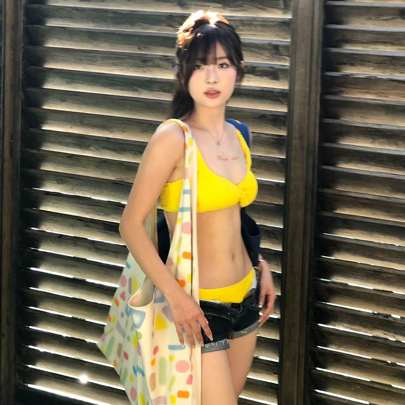 欧美ins辣妹风黄色分体三点比基尼bikini性感小胸聚拢度假泳衣女 - 图3