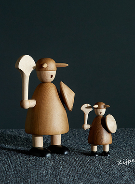 北欧风实木维京战士手办书房摆件