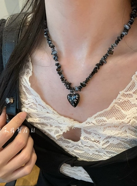 黑灰碎石爱心十字架项链y2k甜酷辣妹锁骨链美式复古小众黑色配饰