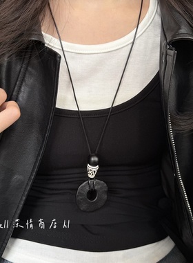 黑色木质圆环吊坠长款毛衣链女