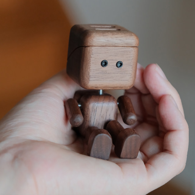 Shaking Leg Wooden Aromatherapy Cute Solid Wood Creative Gift