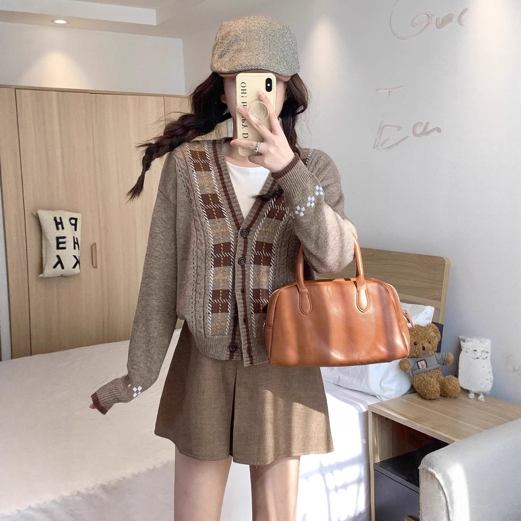 新款 来西V领外搭休闲长袖针织衫外套上衣氛围感V领复古女毛衣,淘宝优惠券,粉丝福利购,淘宝优惠卷