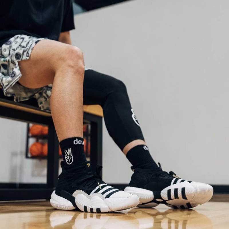 Adidas Trae Young 2.0 特雷杨2代Boost男子缓震实战篮球鞋H06477