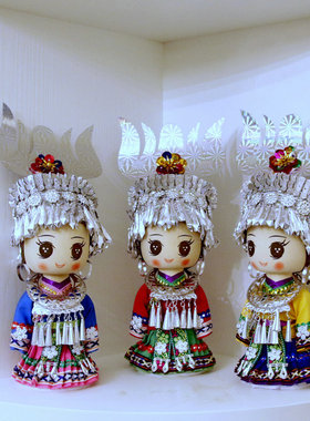 云南民族娃娃儿童房桌面摆件