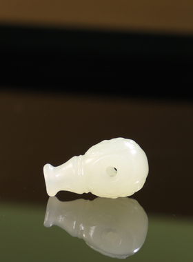 和田玉浅色晴水玉瑞兽三通精工