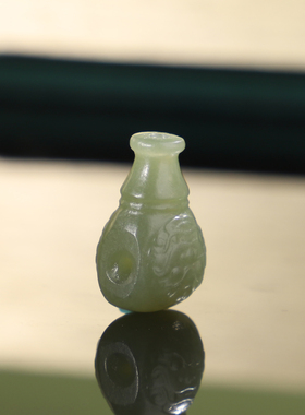 和田玉湖水绿深色瑞兽三通精工