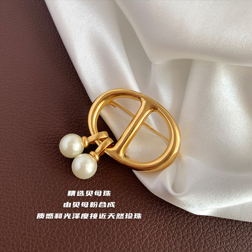 奥米迪奥欧美cd字母珍珠胸针高级感小众设计冷淡风2025年新款饰品 - 图1