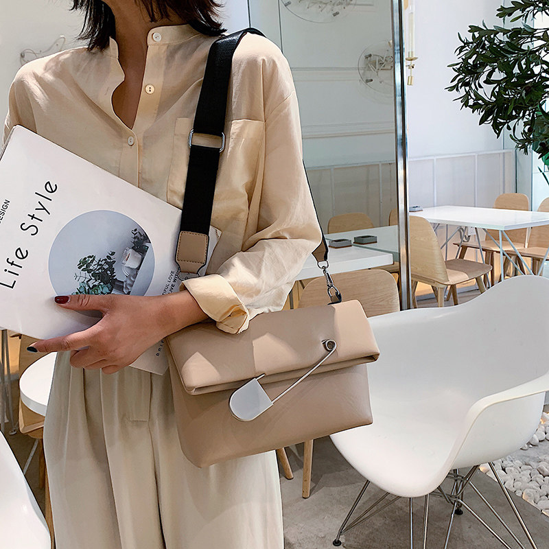 北包包女2020新款潮别针宽带斜挎包 北包包女士包袋