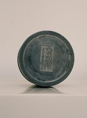 日本回流藤广堂作老锡罐，重440克，高7.5厘米，直径6厘米。