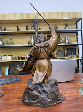 日本政光作手持鱼标铸铜惠比寿，重10公斤，高57厘米，包浆自然。