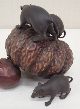 日本大峰作蜡型铸铜南瓜和南瓜石榴青铜摆件，高约18cm，重5千克