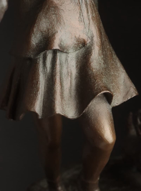 日本铜艺师大道寺光弘作品 “Friends”，铜件高26厘米，重3230克