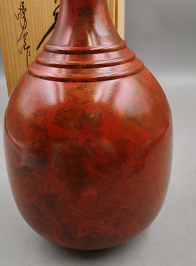 日本产带款老铜花瓶，高24厘米，口径3厘米，带木盒，品相如图。