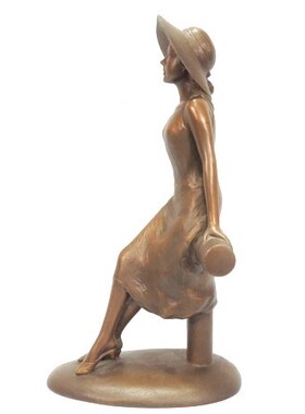 日本金工师玉野勢三作限量版铸铜小萝莉，重4.2公斤，高35厘米。