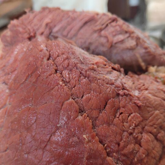 Хэбэйское мясо ослика, конина, деликатесы из ослиного мяса, пряный магазин из ослиного мяса. Купите три Цзинь Цзинь, что равно 0,5 килограмма, и получите одно тушеное мясо осла, равное 0,5 килограмма.