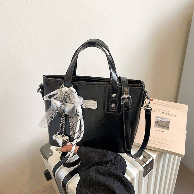 高级感小包包女2025新款时尚百搭斜挎休闲流行爆款通勤手提水桶包,淘宝优惠券,粉丝福利购,淘宝优惠卷